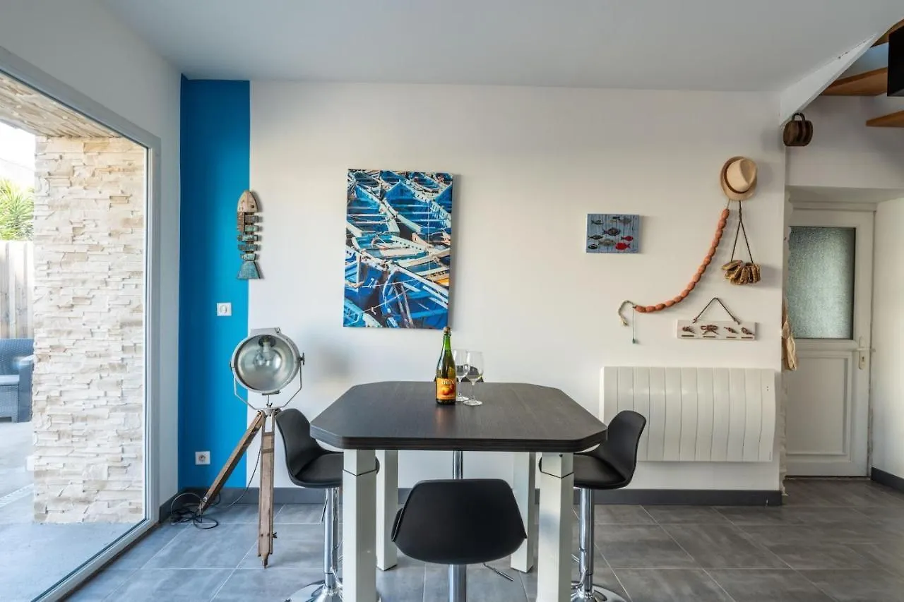 Ambiance Bord De Mer Au Guilvinec 0*,  France